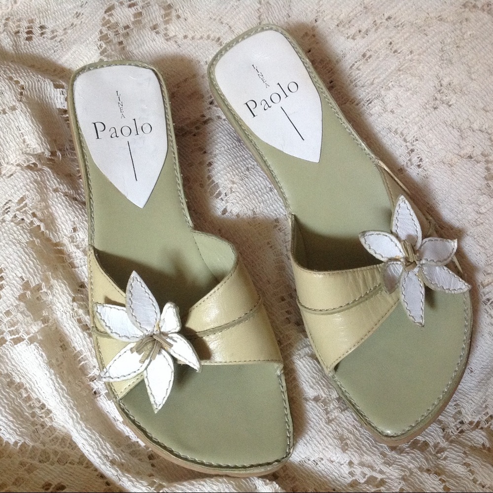 Paolo Sandals Low Wedge Heel Flower Accent a great Spring or Summer sandal